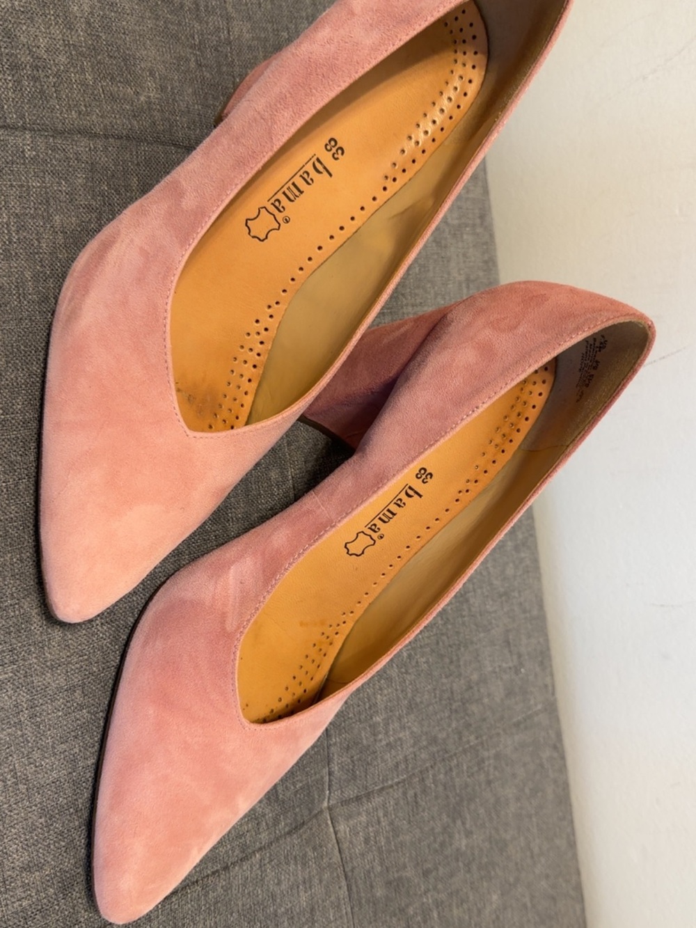 Naturalizer Pink Suede Pointed-Toe Pumps